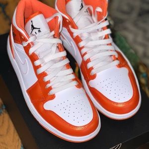 Air Jordan 1 Mid SE Electro Orange Women’s 9, Men’s 7.5